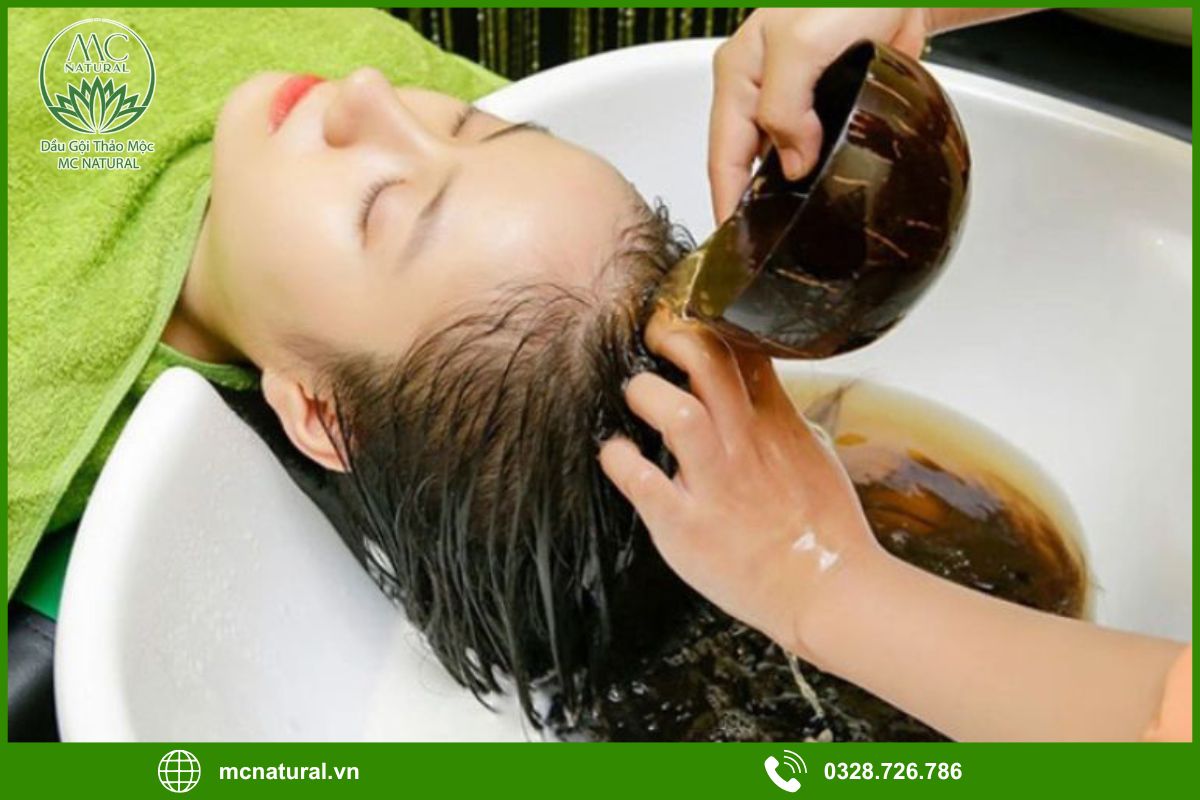 Gội đầu bằng bồ kết có cần dùng thêm dầu xả không?