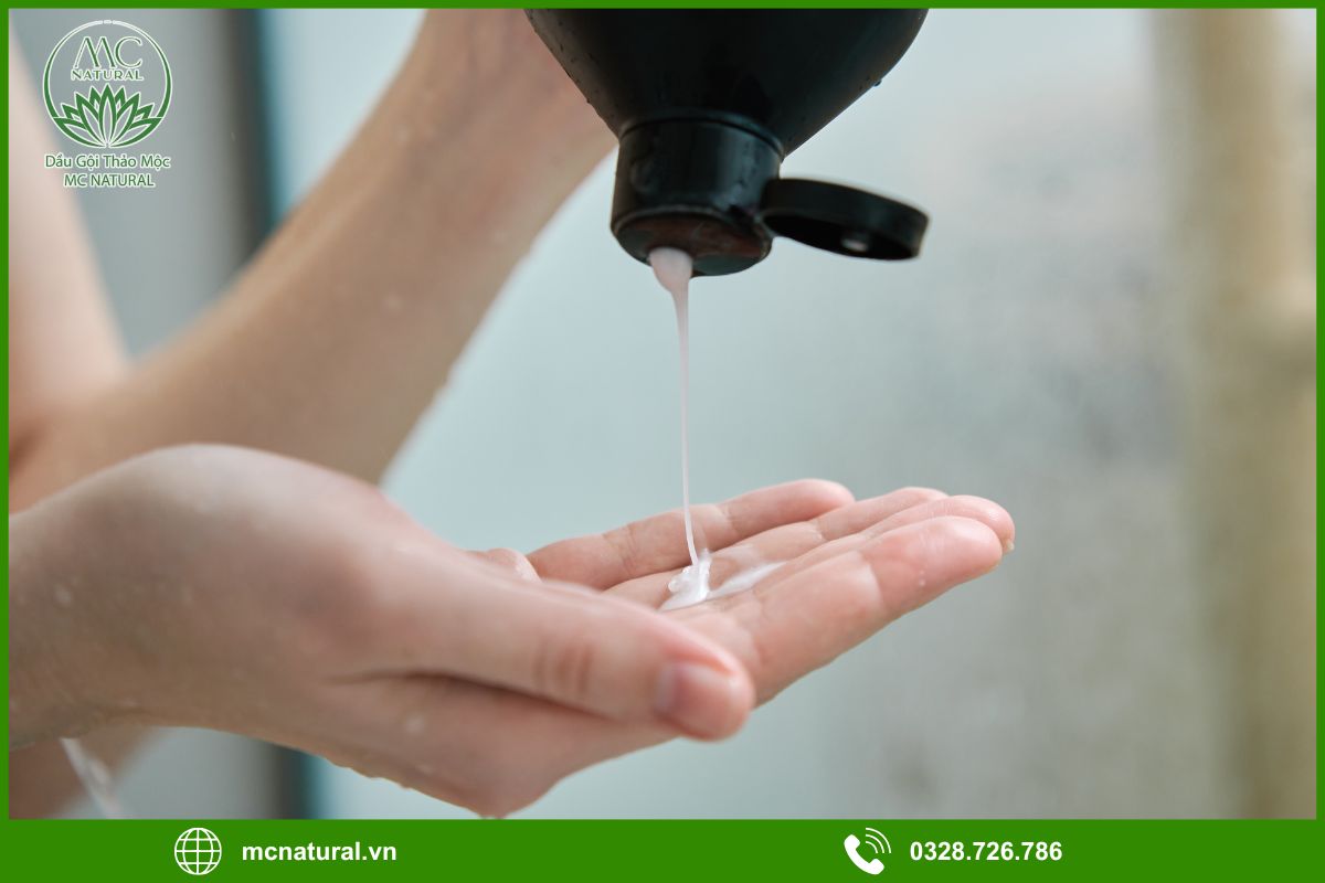 So sánh dầu gội bồ kết và dầu gội hóa chất chi tiết theo từng tiêu chí